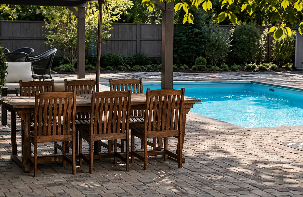 Bexley Outdoor Dining & Pool Bexley Outdoor Dining & Pool farmhouse patio